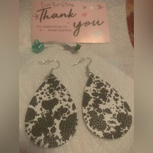 NWT Black White Teardrop Earrings Animal print stainless Earwires NEW